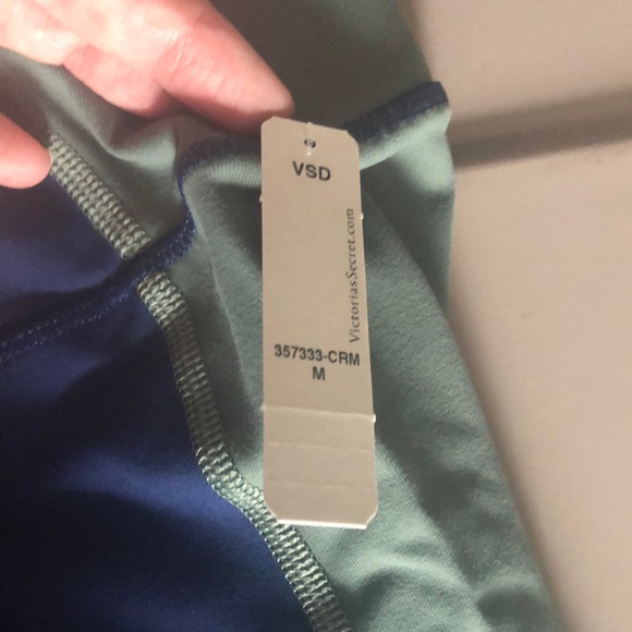 NWT Victoria’s Secret sport knock out crops Sz m - Picture 8 of 8